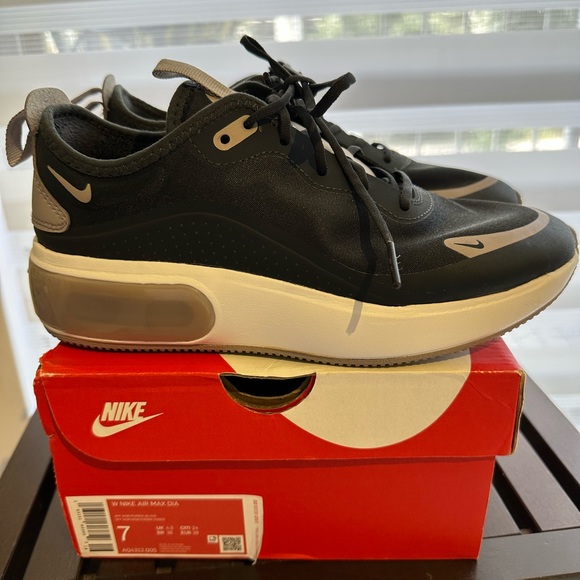 Women’s Nike Air Max Día Black/Taupe size 7 - Picture 2 of 6